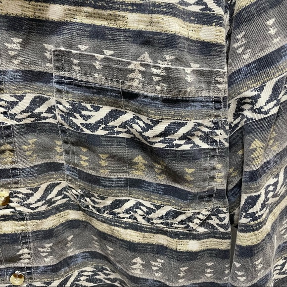 Button down - Picture 2 of 6